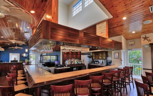 Waterfront Café & Lounge